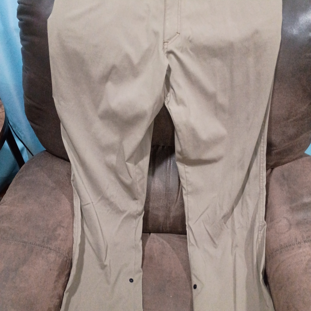 Wrangler Men's Tan Chino Pants - Classic Straight Leg 40x30